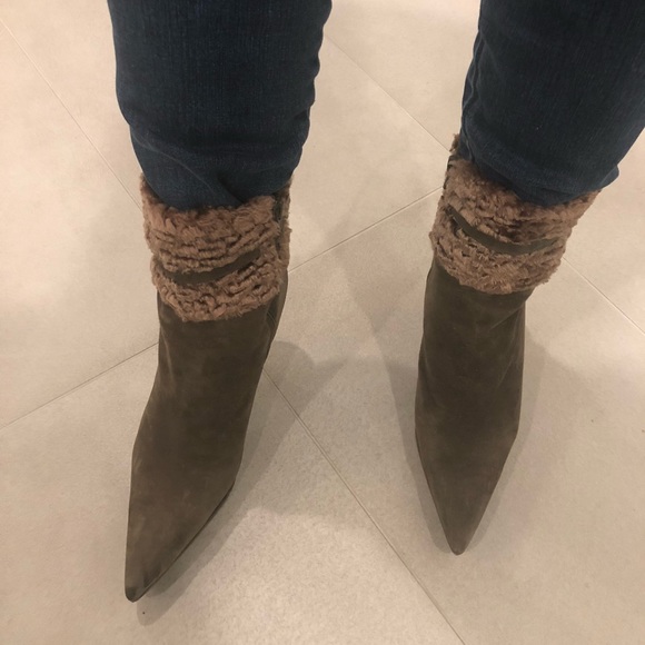 Stuart Weitzman taupe suede platform sheepskin top - Picture 2 of 7